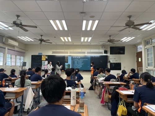 學生專題研究期中發表